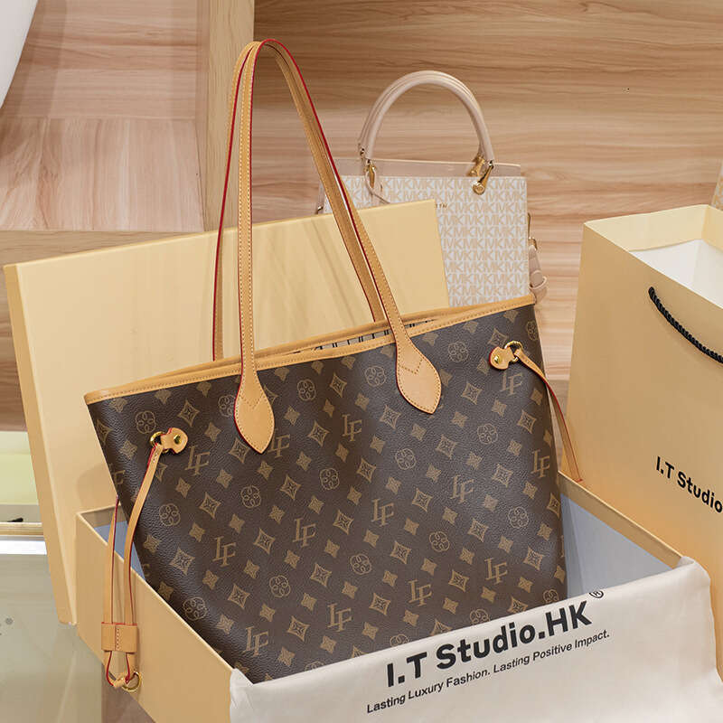 Large Capacity Tote Bag for Women, Niche Single Shoulder Bag, New Autumn Winter 2024 Commuter Design, Free Shipping