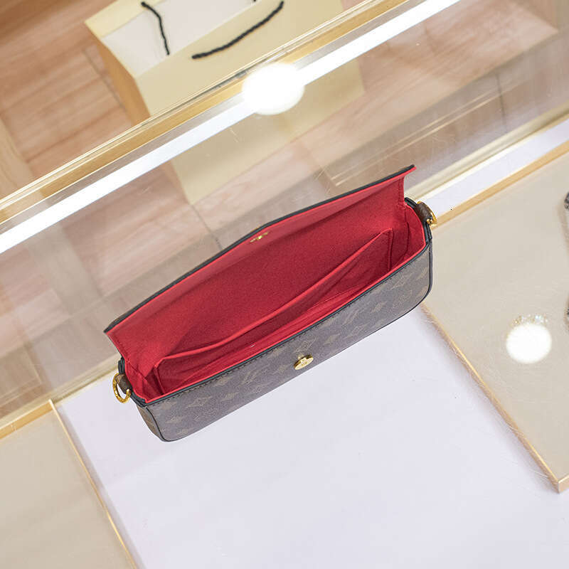 2025 New High-End Fashion Commuter Versatile Single Shoulder Crossbody Retro Niche Print Color-Block Chain Bag