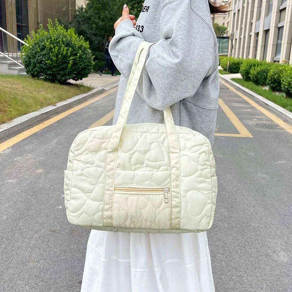 Autumn Winter Heart-shaped Quilted Embroidered Handbag, Fashionable Soft Quilting Shoulder Bag, Simple Solid Color Tote Bag