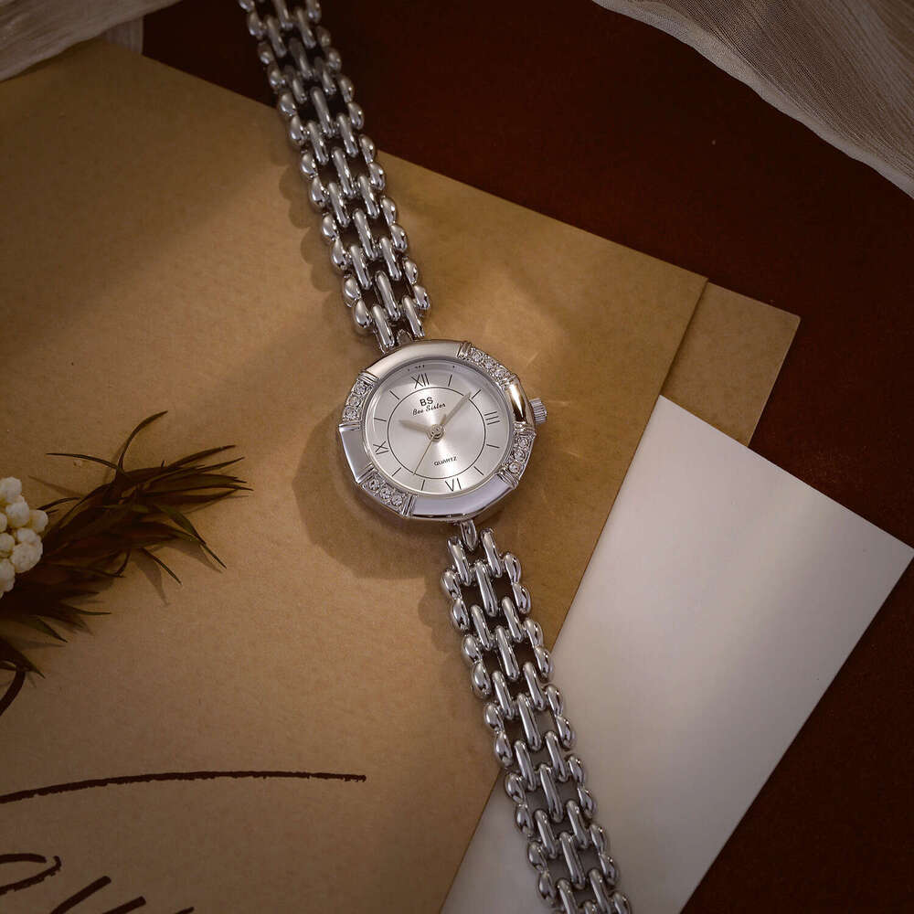 With Box Gold Women's with Diamonds Fashion Niche Design Retro Ladies Quartz Watch Casual Dainty Free gift