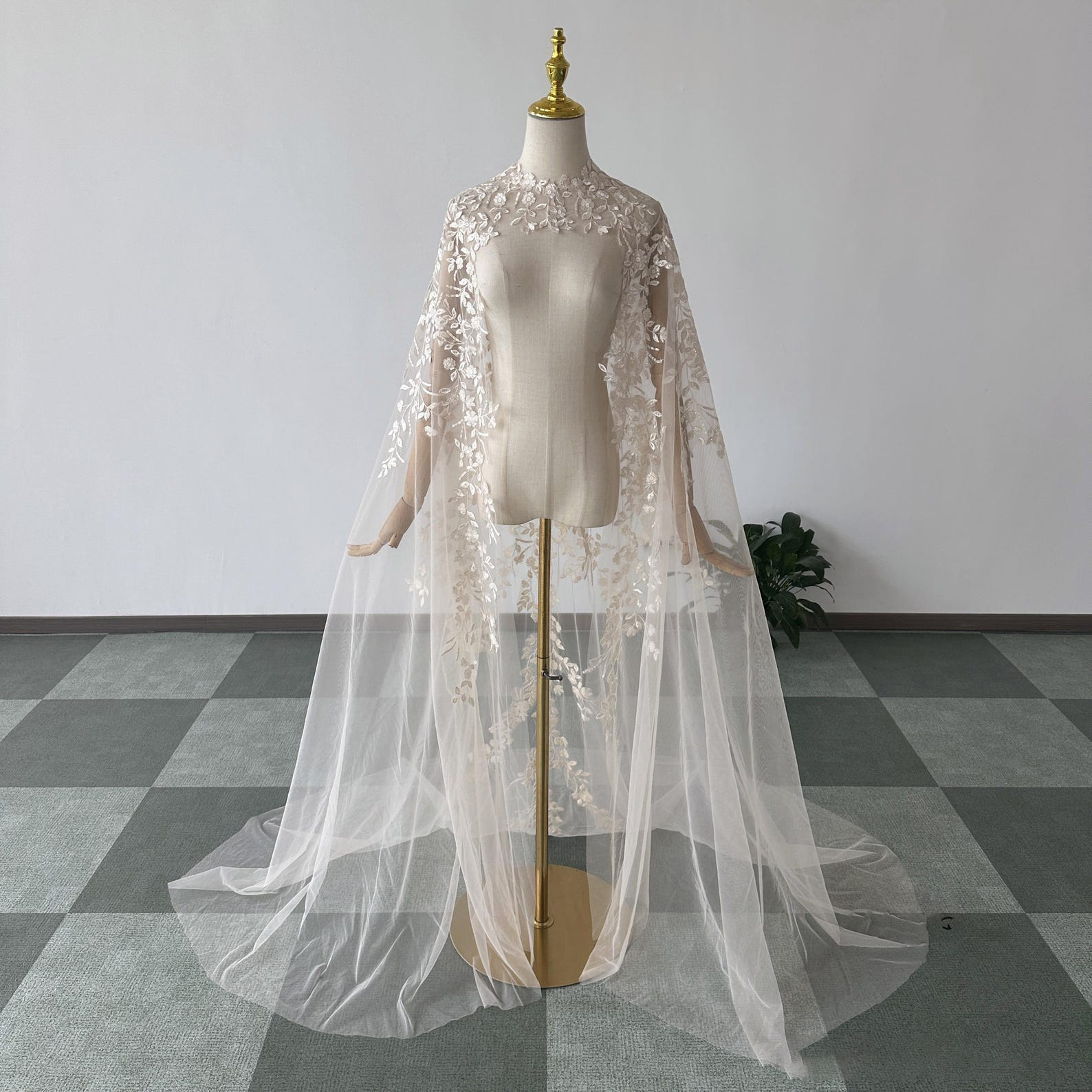 Elegant Wedding Cape Bridal Jacket Appliques Flower Warm Wraps White Ivory Long Shawl Bride Accessories Cape Plus Size Custom Made