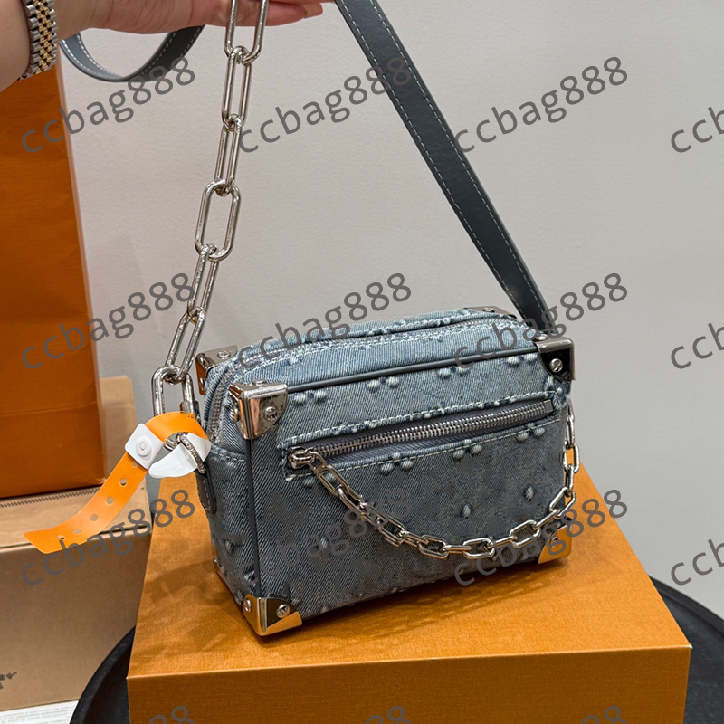 Vinatge Washed Denim Embroidery Letter Old Flower Soft Trunk Crossbody Bags Zipper Pouch Outdoor Sport Luxury Designer Men Women Camerra Handbags Sac Purse 18cm