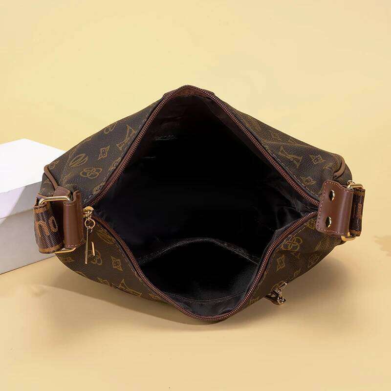 Fashion Large Capacity Soft Leather Handbag for Women with Grid Star Elements Dumpling Bun Bag Autumn Winter Daily Use