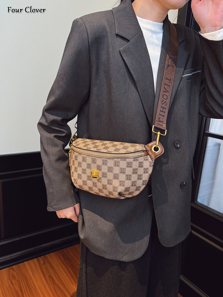 Retro fashion printed crossbody bag, minimalist women's chest bag, casual versatile wide strap shoulder square bag, high-end sense luxury handbag