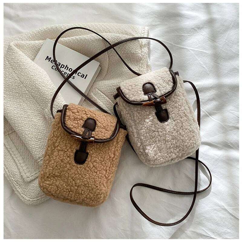 Women's Niche Design Ins Soft Lamb Plush Bag Cute Autumn Winter New Female Popular Explosion Simple Crossbody Phone Bags XJ260129
