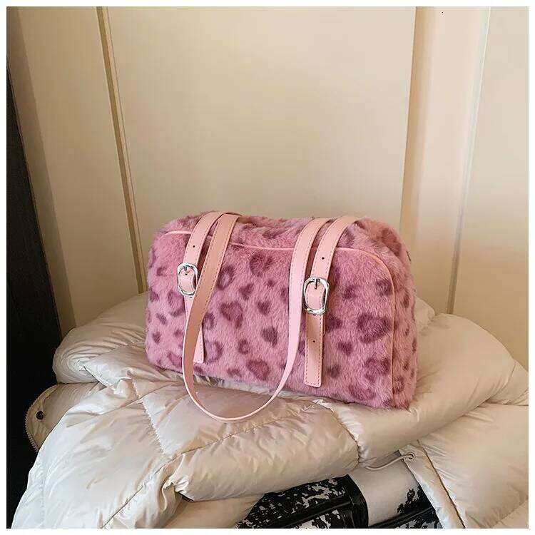 Winter 2025 new large capacity retro fashion leopard print tote plush underarm women's bag