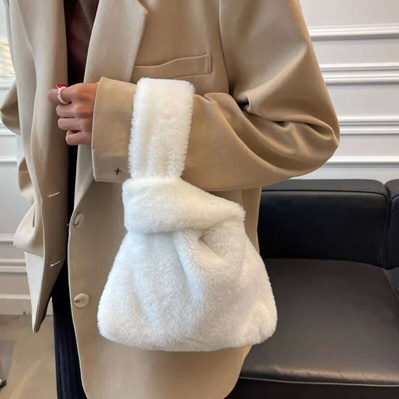 Color Fluffy Solid Furry Bag For Outdoors Good Quality Winter Plush Fur Women Handbag XJ260129