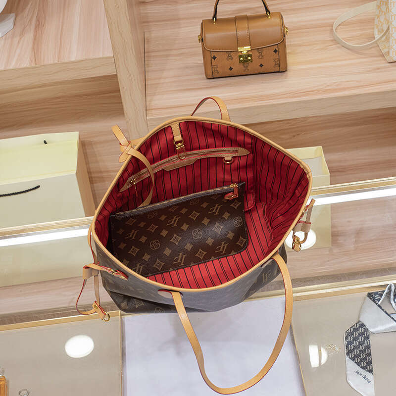 Large Capacity Tote Bag for Women, Niche Single Shoulder Bag, New Autumn Winter 2024 Commuter Design, Free Shipping