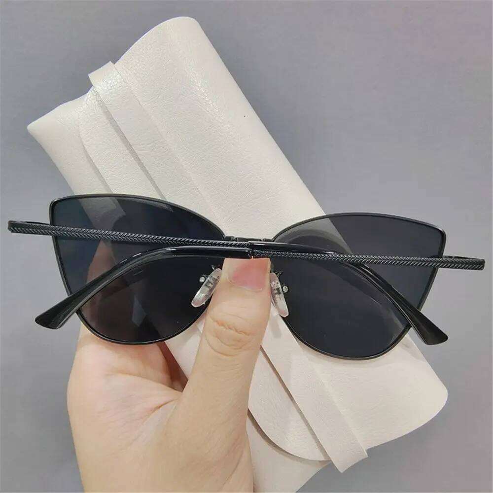 Vintage Cat Eye Sunglasses 2024 Hot Fashion Women Trending Metal Frame Eyewear Popular Shades for Lady UV400 H260129