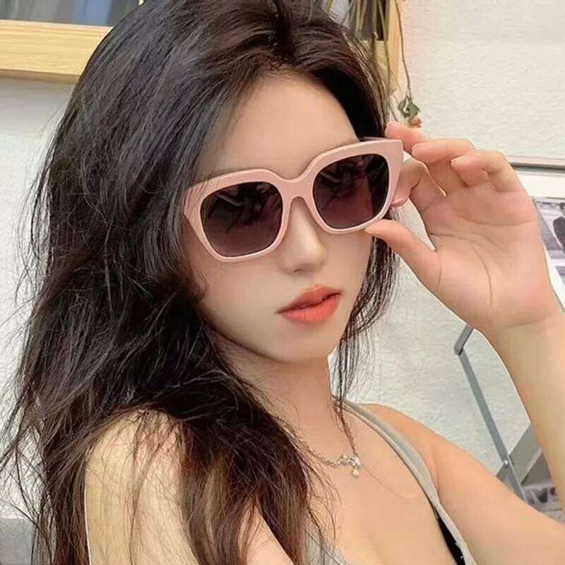 Lovely Cute Pink Sunglasses Women Brand Design Rectangle Square Men Sun Glasses Fashion Shades Female Male Eyewear 2025 H260129