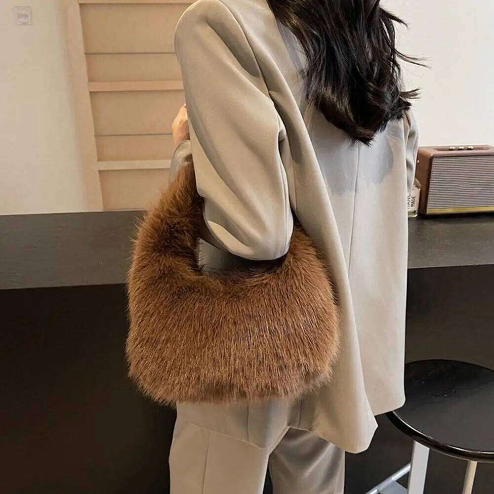 Autumn Winter New Trend Women's Fuzzy High-End Niche Plush Handbag Mini Clutch Soft plush Shoulder Bag XJ260129