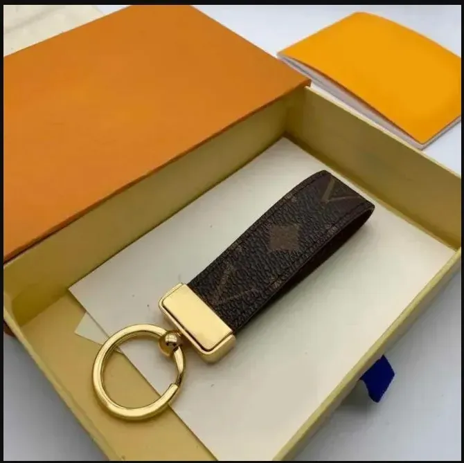 Designer Keychain Classic Exquisite Luxury Designer Car Keyring Zinc Alloy Letter Unisex Lanyard Gold Black Metal Small Jewelry