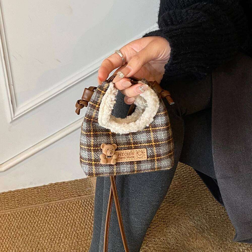 Advanced Retro Hand-Held Fashionable Small New Plaid Plush Mini Dumpling Bag, Red Envelope Crossbody Bag XJ260129