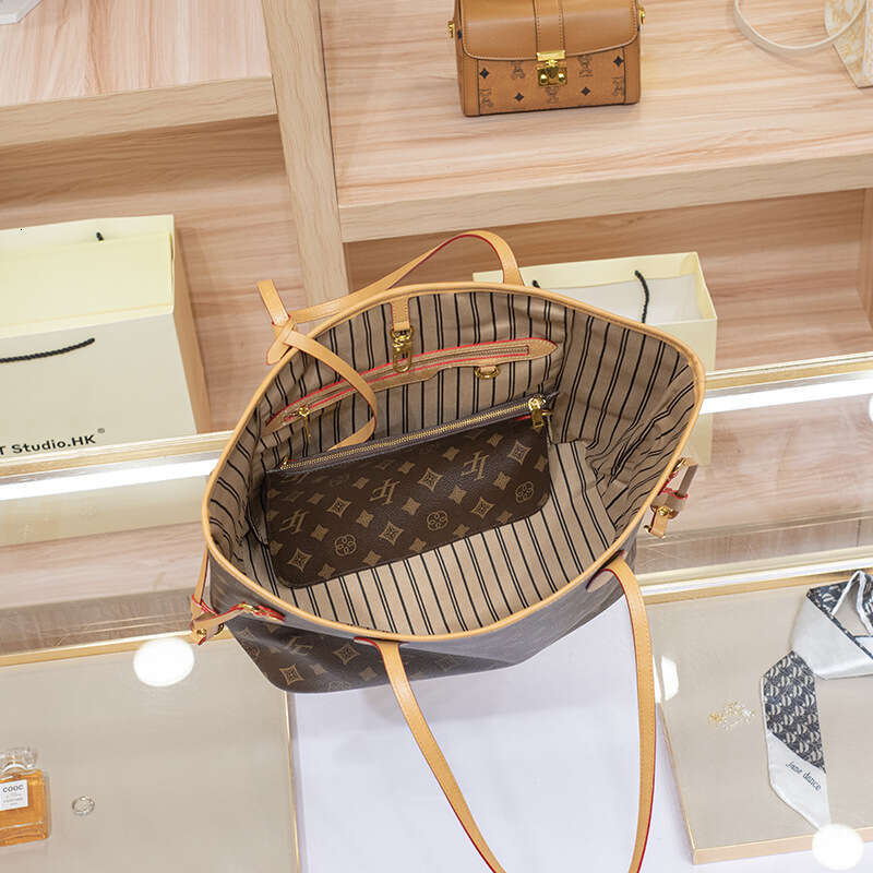 Large Capacity Tote Bag for Women, Niche Single Shoulder Bag, New Autumn Winter 2024 Commuter Design, Free Shipping