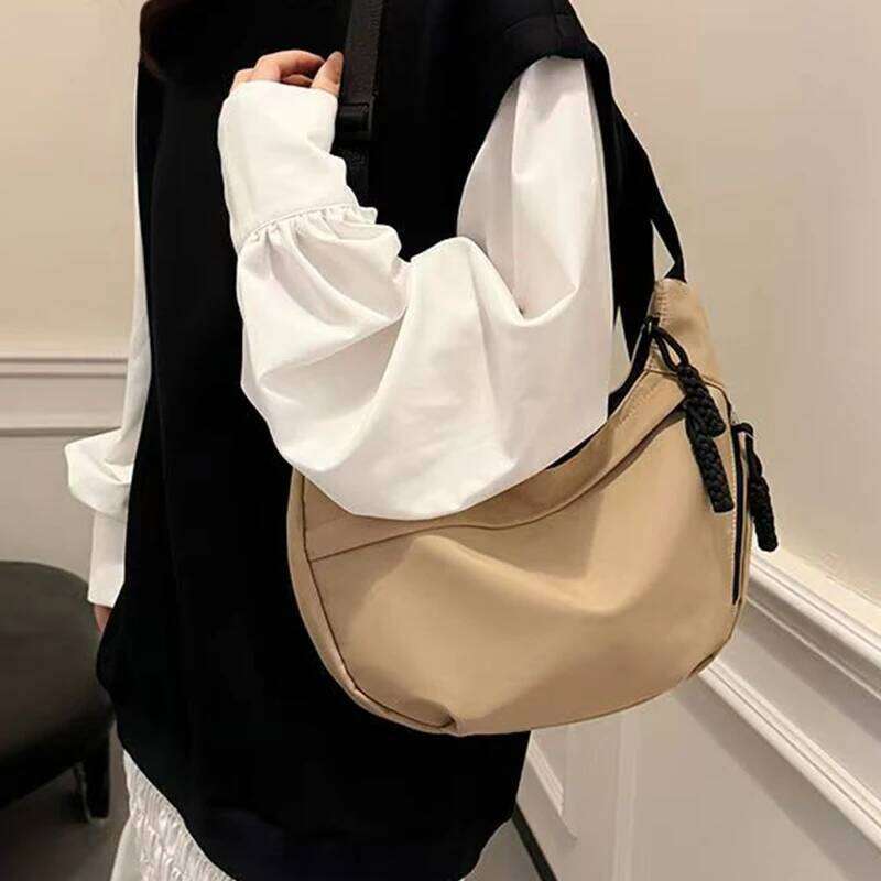 Neutral Style Shoulder Bag Men Women, Suitable for Casual Outings and Work Use Made of Nylon Material.