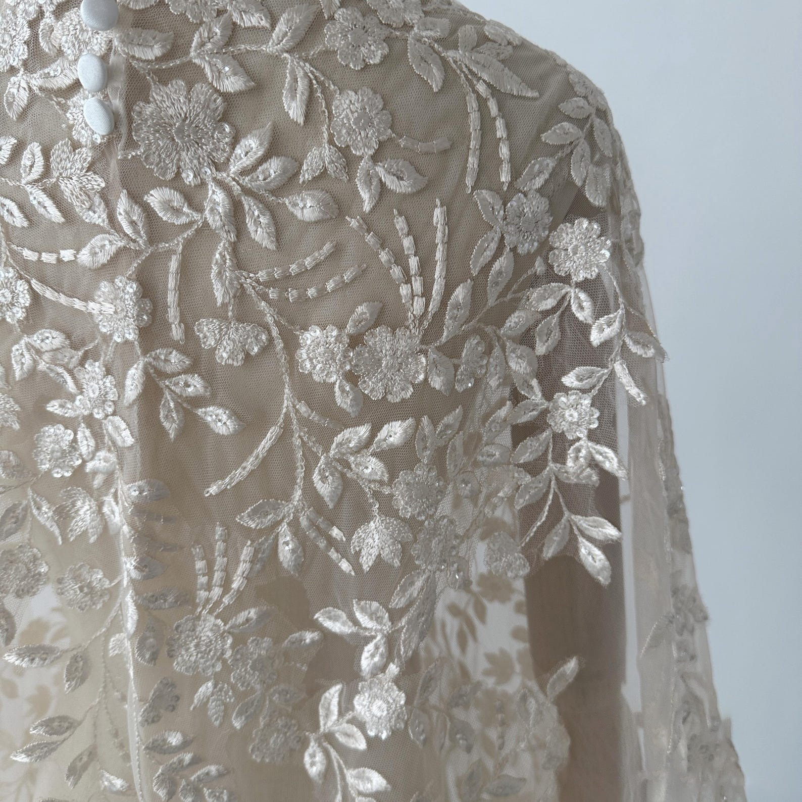 Elegant Wedding Cape Bridal Jacket Appliques Flower Warm Wraps White Ivory Long Shawl Bride Accessories Cape Plus Size Custom Made
