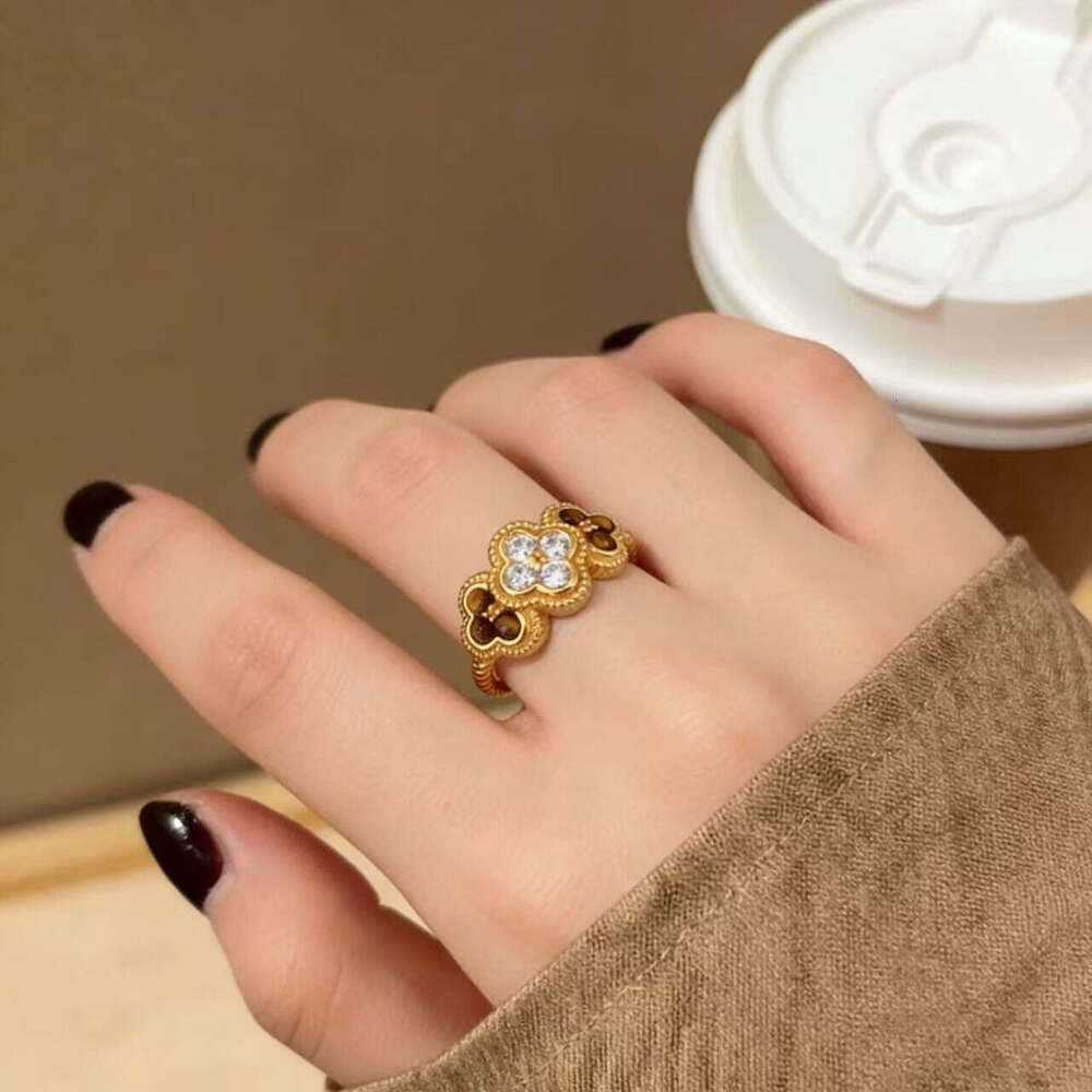 Mixed gemstone ring Metal four-leaf clover jewelry As a fashionable accessory and gift option