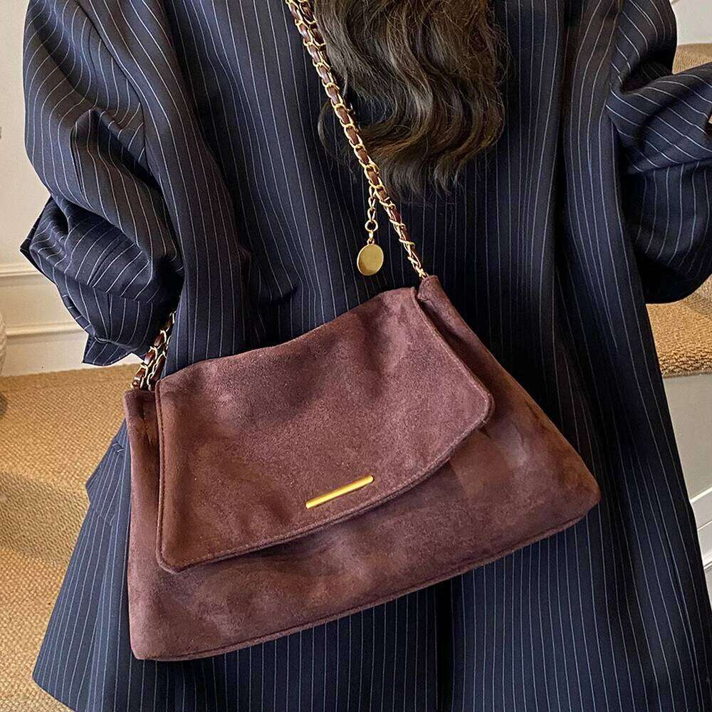 Women Suede Chain One Shoulder Bag Autumn Winter Vintage Frosted Solid Buckle Large Capacity Armpit Bags Daily Commute Packs Z260130