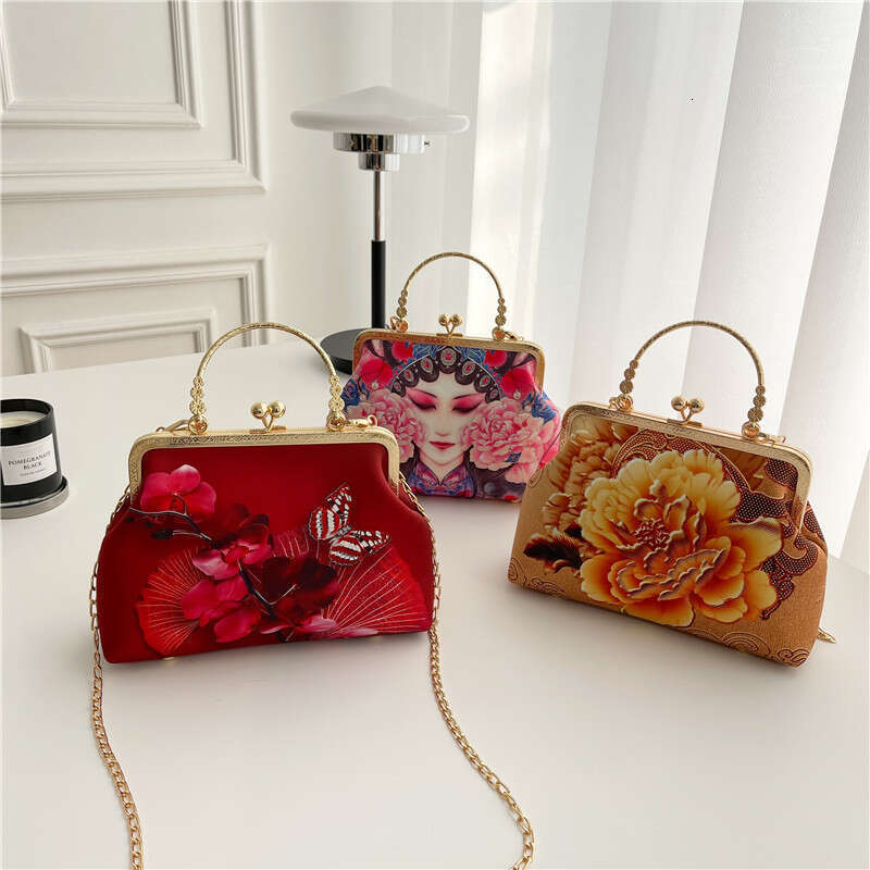 Peking Opera National Trend Finished Fashion Ethnic Hanfu Crossbody Handbag Cheongsam Trendy Street Style Item Clip Bag MASA