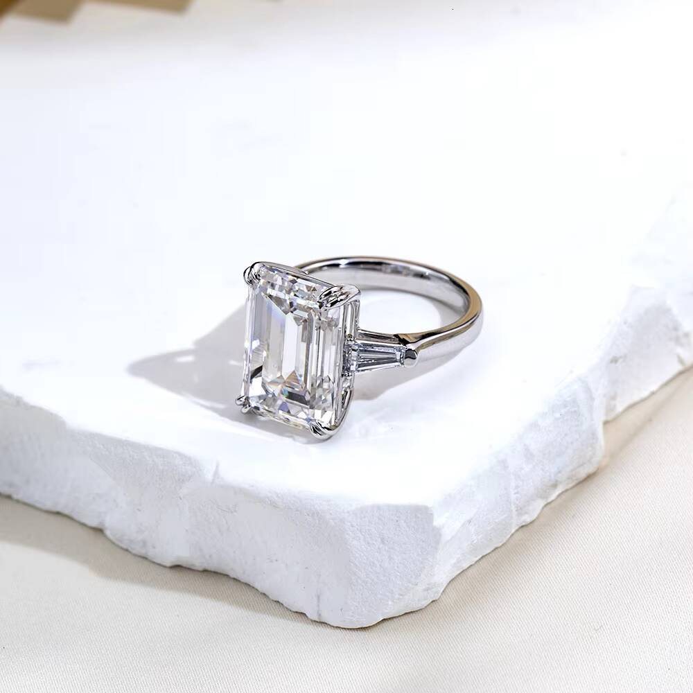Jewelry in Stock MSR-400 18K White Gold Engagement Solitaire Ring Emerald Cut 302CT D VS1 Lab Grown Diamond Ring