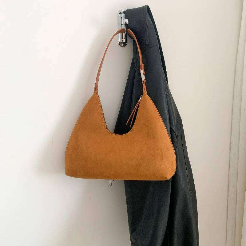 Winter and Autumn Fashionally Versatile New Moon with Retro Textured Sheepskin Interior Shoulder Casual Waist Bag Z260130