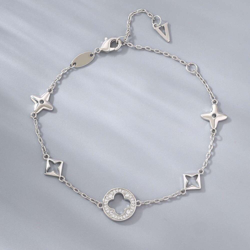Openwork Four-Leaf Clover Women's Bracelet, French-inspired Luxury Fashion Jewelry Floral Women's Elegant Jewelry