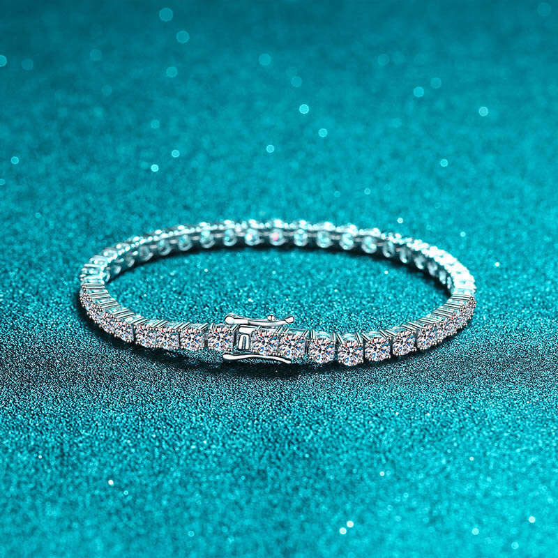 DHCollections-- XDY Pure Sier for Women Plated with PT950 Gold Full Inlaid Four-Prong 0.3 Moissanite Bracelet Straight
