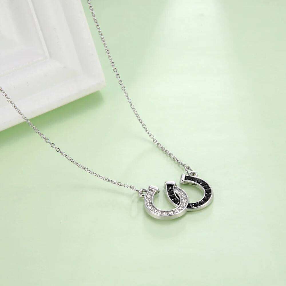Lovely Double Horseshoe W shape Clavicle Crystal Hoof Pendant Necklace For Women Gift Lucky Rhinestone Jewelry