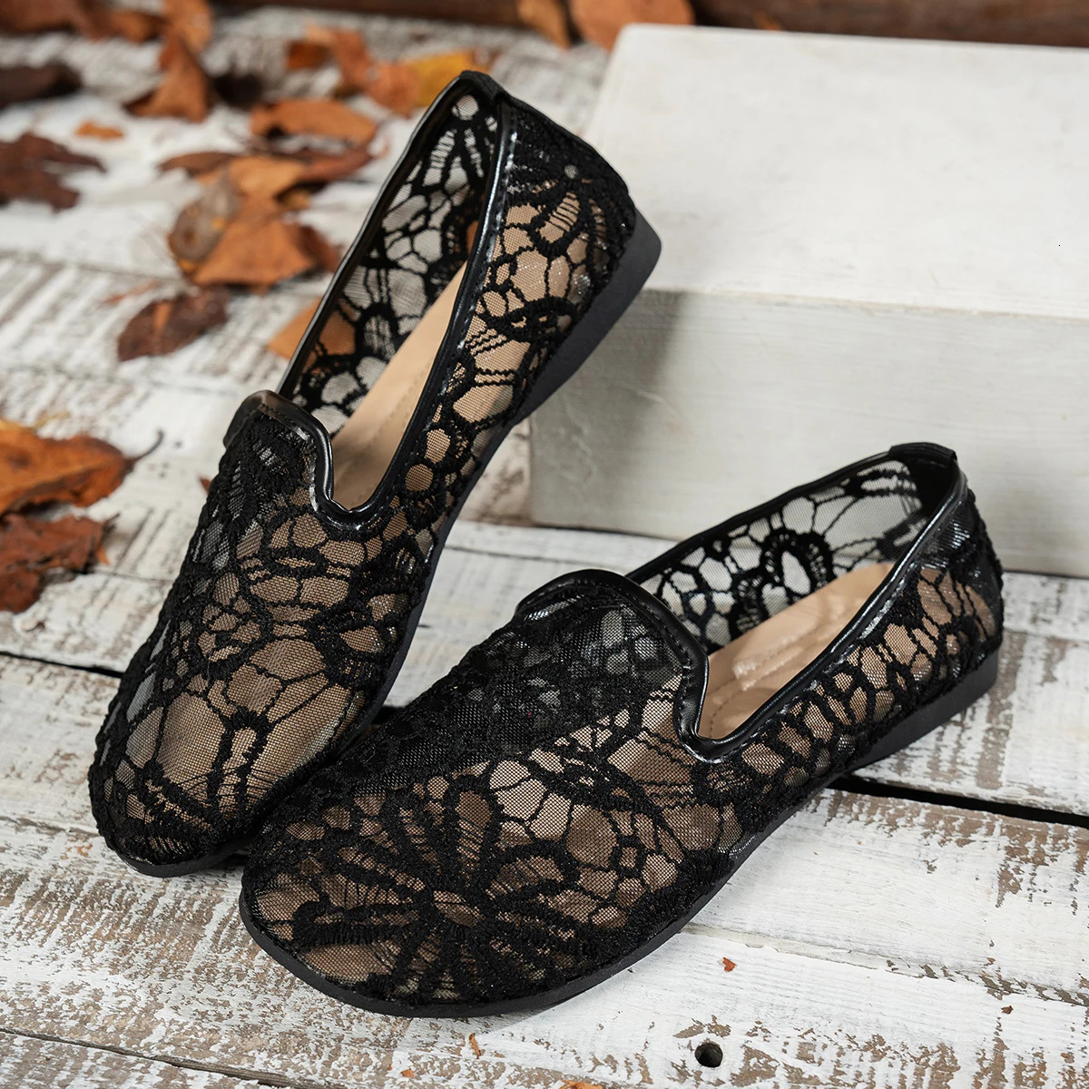 Slip-On Lazy Mary Jane Flats for Women Flat Round-Toe Shoes with Lace Embroidery and Hollow-Out Loafers 260123