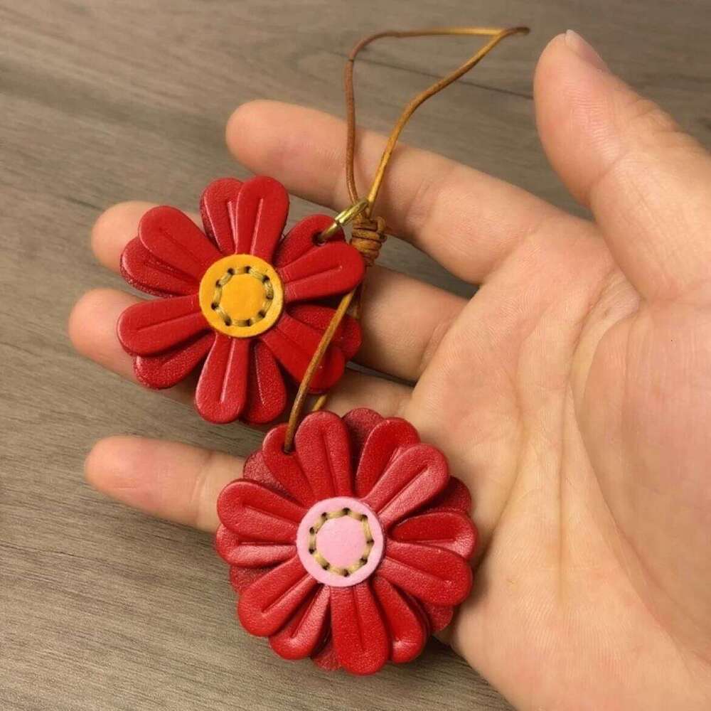 Genuine Leather Sunflower Bag Charm Handmade Keychain Cute Car Accessory Z260130
