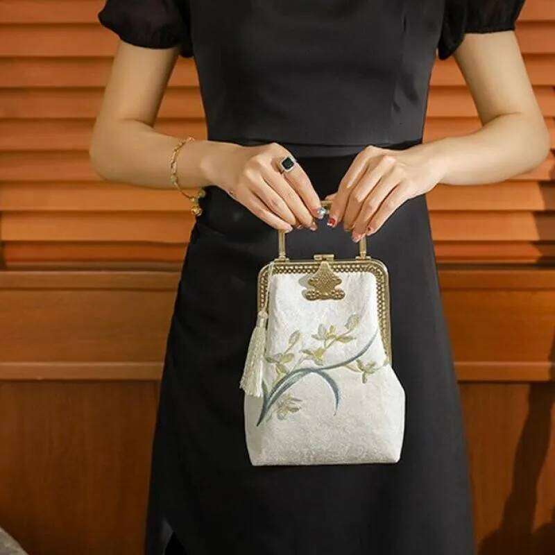 Johnature New Silk Cheongsam Ladies Mini Bags Antique Handbag Handmade Embroidery Tassel Elegant Floral Shoulder Bag KABAHEBINGJUE