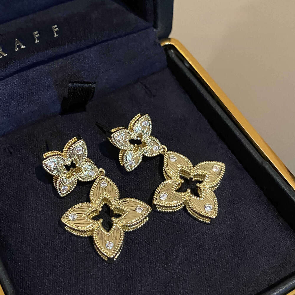 18K Real Gold Plated Light Luxury Zircon Stripe Rhombus Hollow Flower Necklace Fashion High-end Exquisite Jewelry for Women