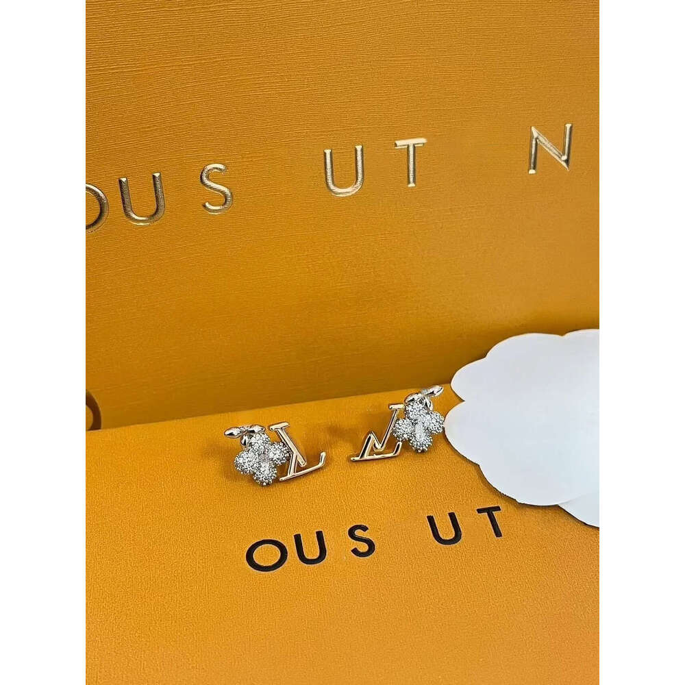 earrings designer for woman retro style earrings Luxury Jewerlry Designers Letters Stud earrings designer Round diamond inlay Rhinestone Earring Weddi