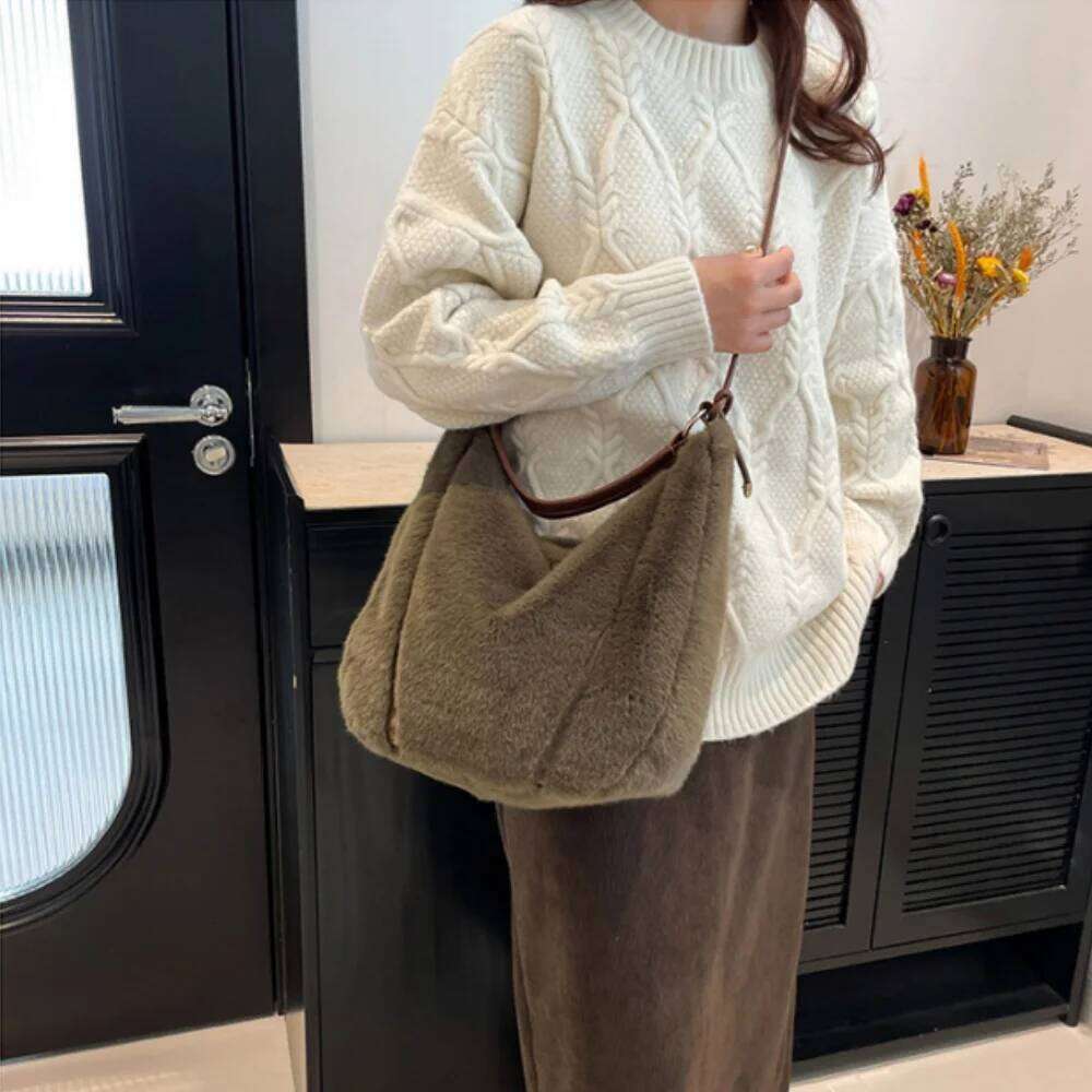 Soft Fur Fluffy Shoulder Bags for Women's Autumn Winter Fashion Large Capacity Versatile Handbags Tote Ladies Underarm Bag Z260130