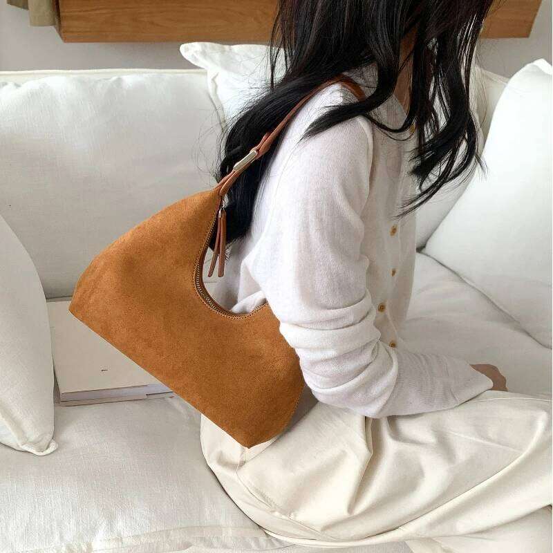 Winter and Autumn Fashionally Versatile New Moon with Retro Textured Sheepskin Interior Shoulder Casual Waist Bag Z260130