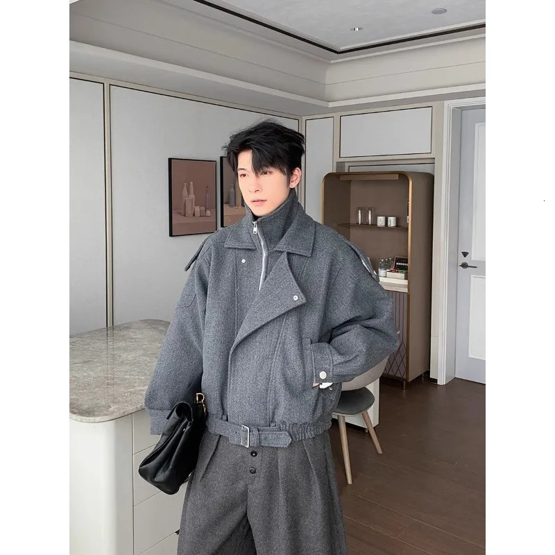 Autumn Winter Short Woolen Coats Men Cotton Clips Fake Two Pieces Stand Collar Simple Parkas Irregular n Thickening Jackets 260122