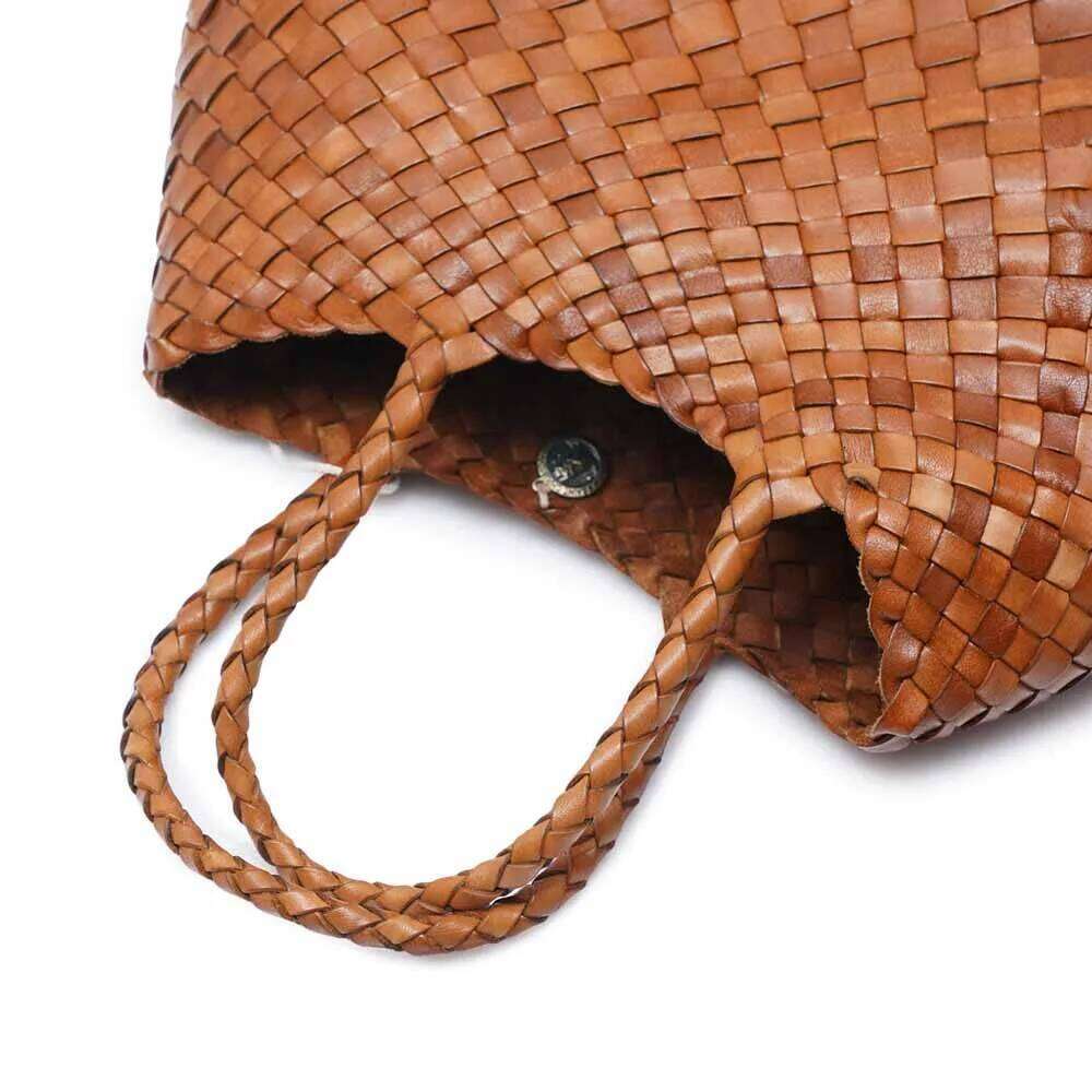 Genuine leather French hand-woven bag new niche design top layer cowhide vintage vegetable basket bag fashion lady handbag