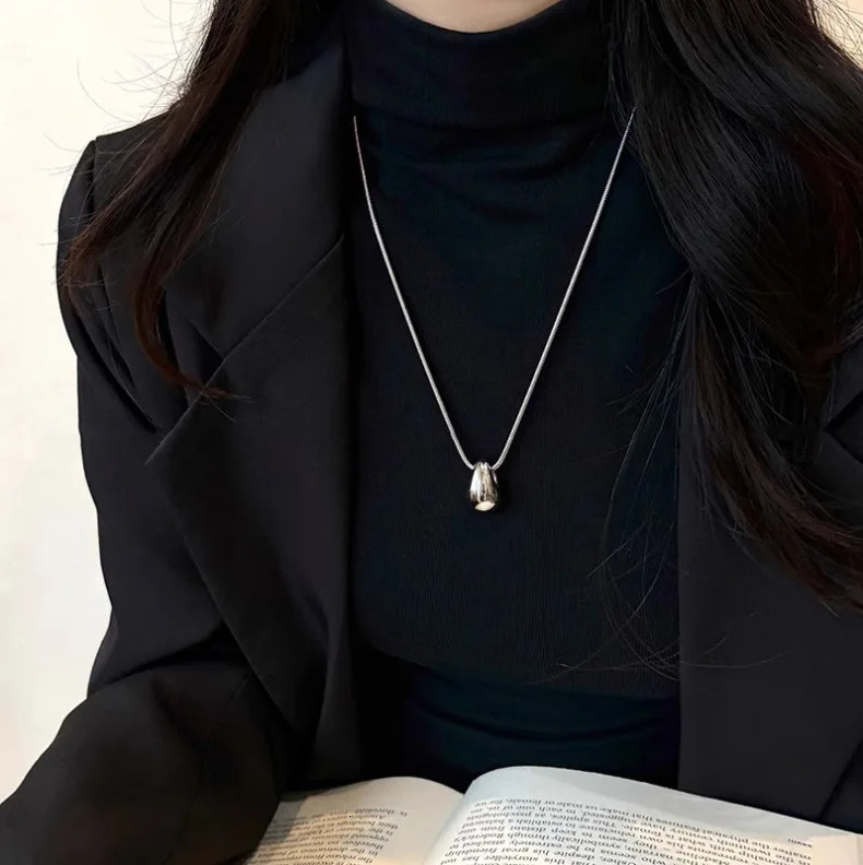 Trendy Minimalist Long Teardrop Charm Pendant Necklace for Women Autumn Winter Sweater Chain Fashion Y2K Accessory Jewelry Gift 260120