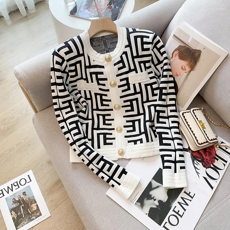 Women's Knits Spring And Autumn Knitted Cardigan Coat Women With Buttons French Chic Top Korean Style Alphabet O-Neck Short Sweaters