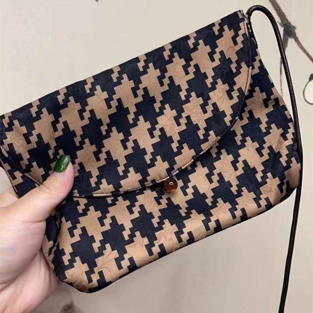 Floral Fragrant Cloud Silk Phone Crossbody Bag Stone Mountain Versatile New Chinese National Style Clutch Series Evergwish