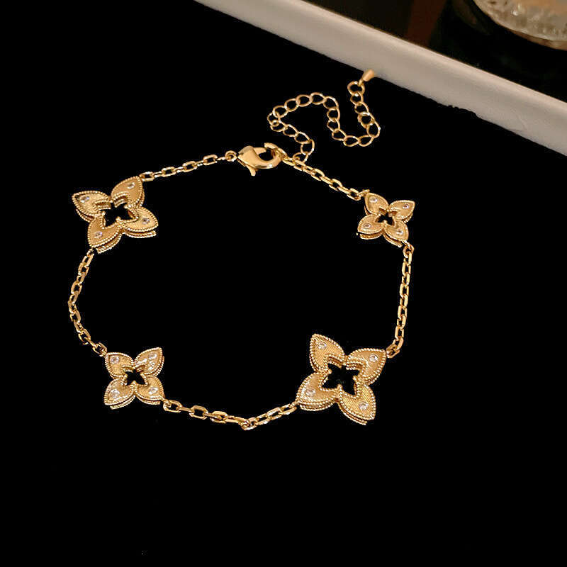 18K Real Gold Plated Light Luxury Zircon Stripe Rhombus Hollow Flower Necklace Fashion High-end Exquisite Jewelry for Women