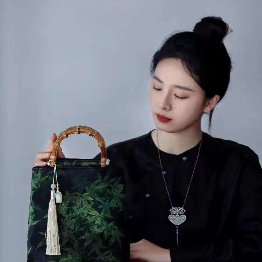 Chinese Original New Large Capacity Bamboo Handle Xiangyun Silk Retro Style Hanfu Cheongsam Handheld Bag Evergwish