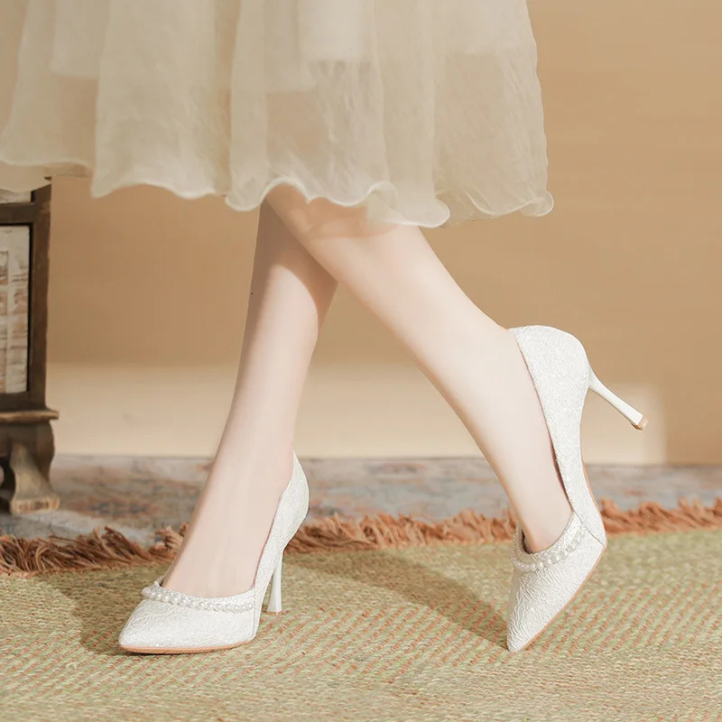 High Heels Womens Pearl Lace High Heels Womens Thin Heels Pointed Bridesmaids Solid Color Large Size Wedding Shoes 260123