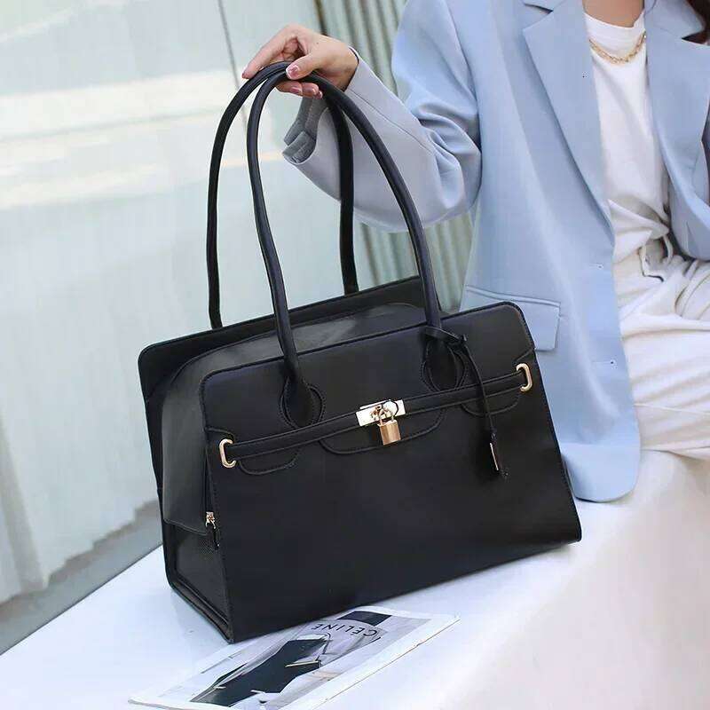 Luxury PU Dog Carrier, Cats Carrier Purse Soft-Sided Leather Handbag Pet Bag for Small Dogs Puppy and Cat Chihuahua 26H0130