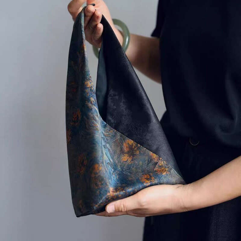 New Chinese Style National Flag Cheongsam Retro Song Brocade Xiangyun Silk Bucket Women Underarm Portable Small Handbag Makeup Bag Evergwish