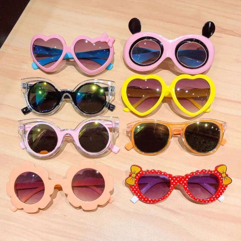 1pc Children UV400 Frame Cool Sunglasses Outdoor Kids Cute Girls and Boys Summer Beach Holiday Eyewear New H260130