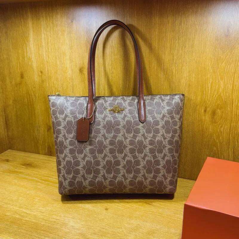 Premium Vintage Luxury Crossbody Bag Large Capacity Practical Stylish for Daily Commute Weekend Outdoor Leisure Outings Z260130