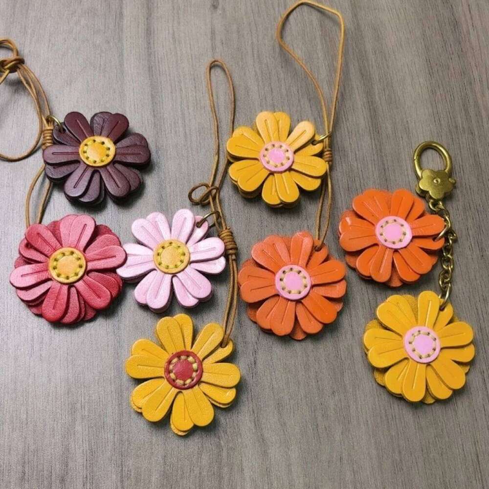 Genuine Leather Sunflower Bag Charm Handmade Keychain Cute Car Accessory Z260130