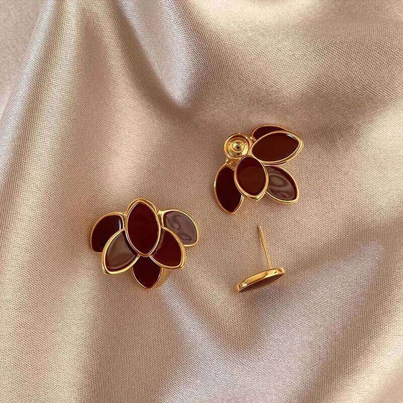 Vintage White Enamel Drip Oil Shell Leaf Stud For Women Elegant Metal Irregular Petals Temperament Earrings Jewelry