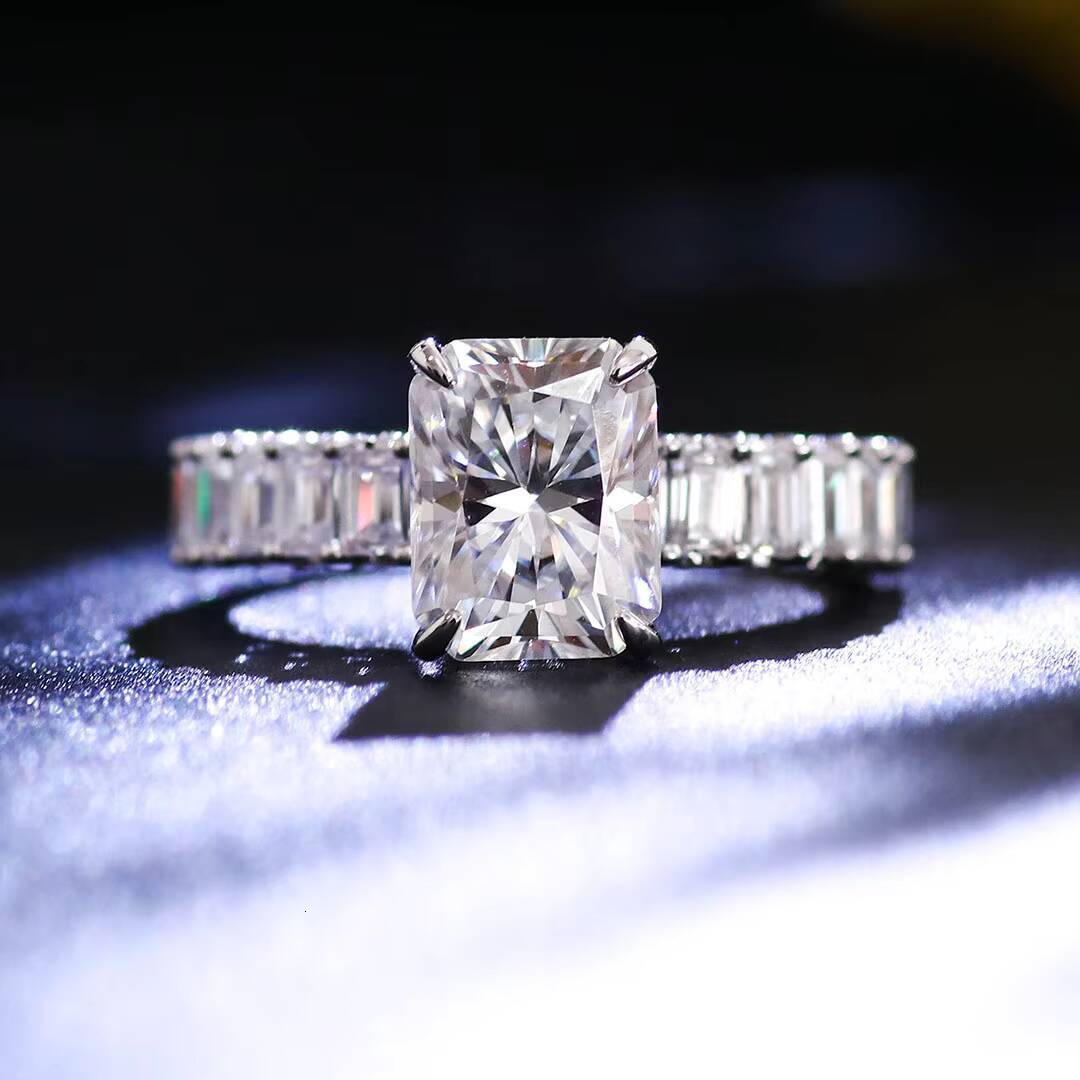 Radiant Iced Out Cut Moissanite Ring 18k Solid White Gold Fashion Jewelry Rings Custom Jewelry Engagement Rings for Women